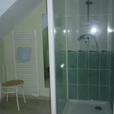 Дом отдыха Corps De Ferme Restaure Avec Terrasse, 2 Chambres, Grande Douche Italienne Et Terrain De Petanque - Fr-1-410-344 *