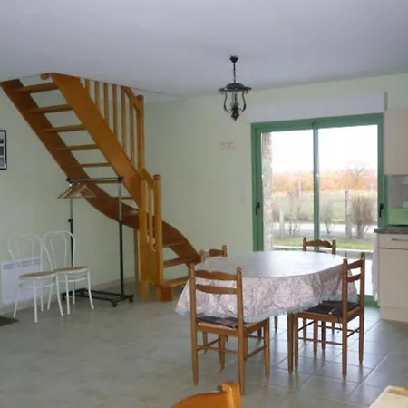 Corps De Ferme Restaure Avec Terrasse, 2 Chambres, Grande Douche Italienne Et Terrain De Petanque