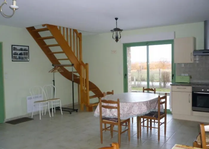 Corps De Ferme Restauré Avec Terrasse, 2 Chambres, Grande Douche Italienne Et Terrain De Pétanque - Fr-1-410-344